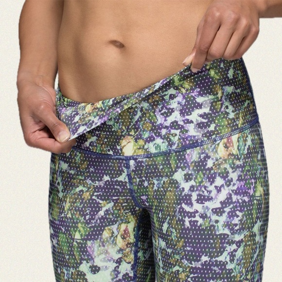 Lululemon Wunder Under Crop II *Full-On Luxtreme (Roll Down) - Picture 10 of 10